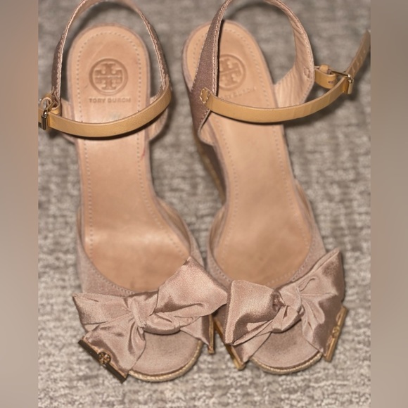 Tory Burch Penny Faille Bow Wedge size 9.5 EUC - Picture 4 of 4